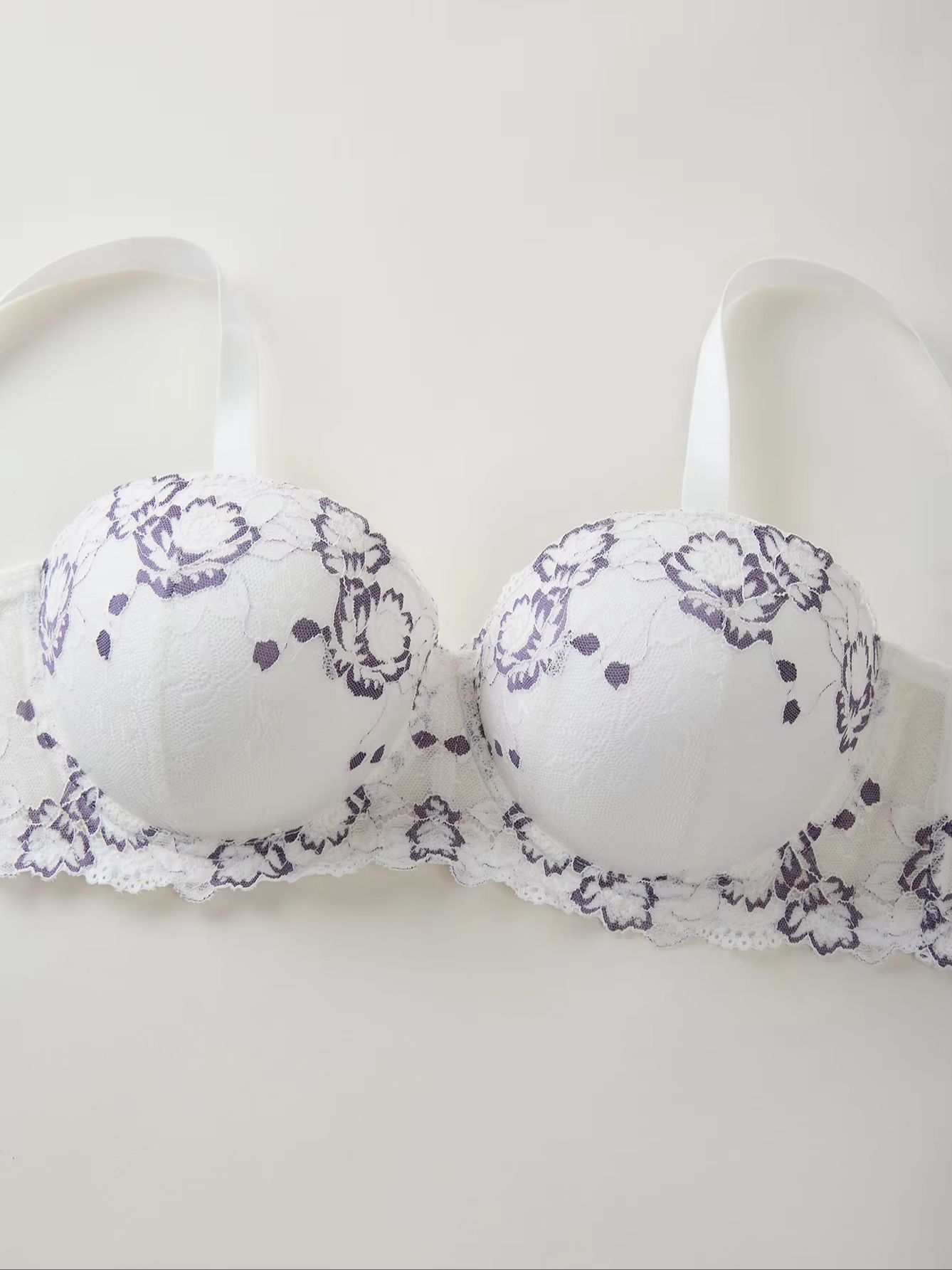 プラスサイズ レース＆刺繍入り レディースブラ ワイドストラ - Embroidery Embellishments のレビューと価格