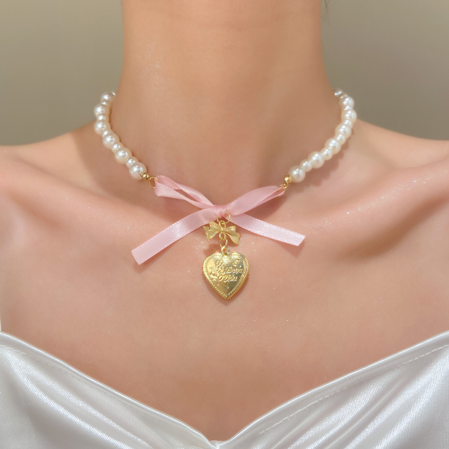 蝶ネクタイで作られた真珠のネックレス,フランスのロマンチック - Pearl Trim Chain のレビューと価格